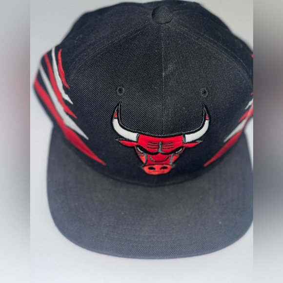 Chicago Bulls SnapBack Hat - Picture 1 of 3
